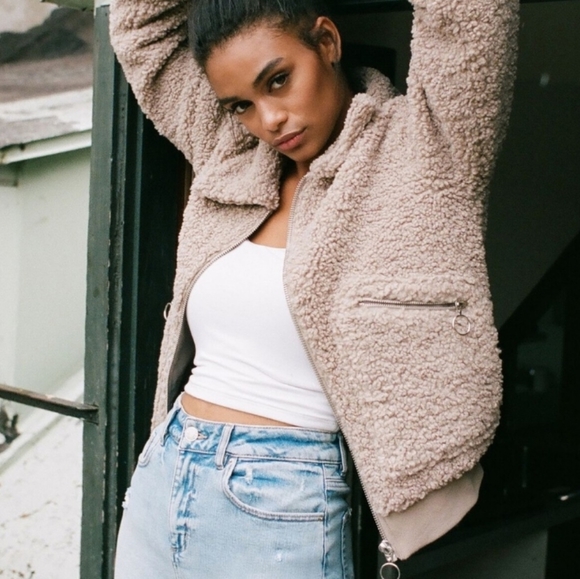 ๐ค5for30๐ค Garage Teddybear bomber - Picture 3 of 4